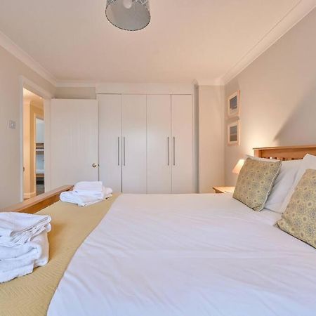 Spacious Sandbanks Apartment Near Beach And Bars With Free Parking Poole Exteriör bild