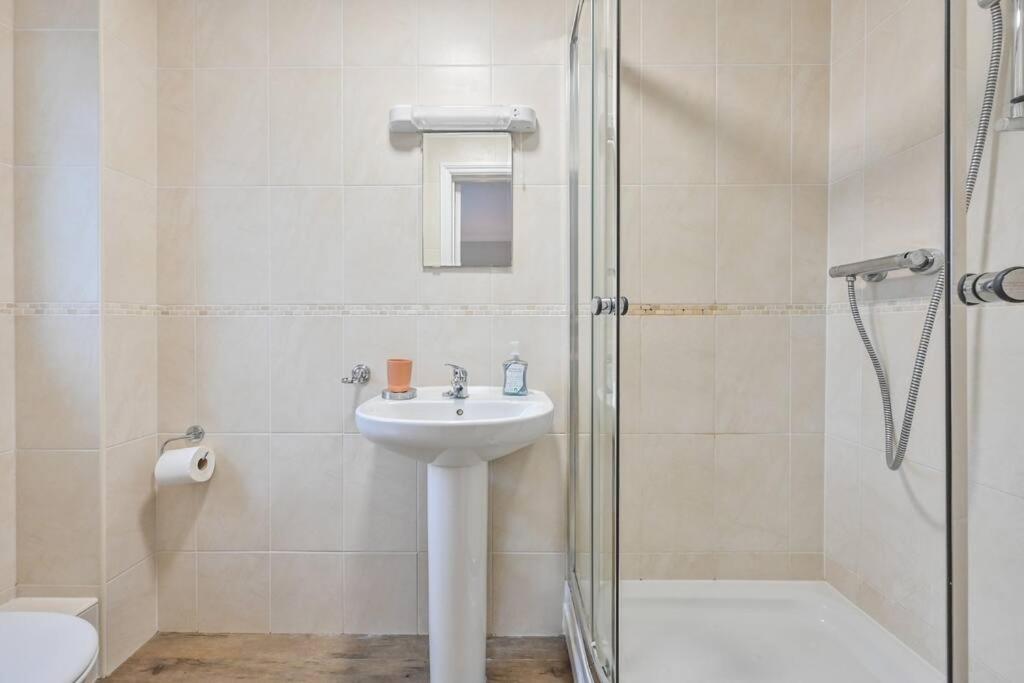 Spacious Sandbanks Apartment Near Beach And Bars With Free Parking Poole Exteriör bild