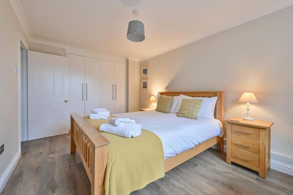 Spacious Sandbanks Apartment Near Beach And Bars With Free Parking Poole Exteriör bild