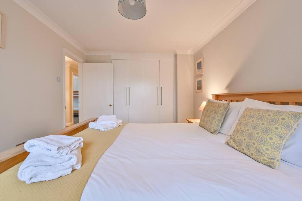 Spacious Sandbanks Apartment Near Beach And Bars With Free Parking Poole Exteriör bild