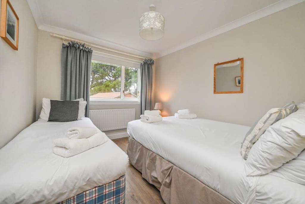 Spacious Sandbanks Apartment Near Beach And Bars With Free Parking Poole Exteriör bild